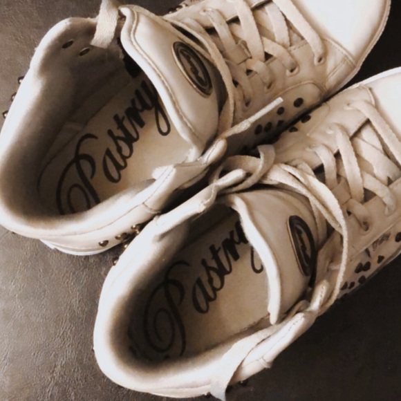 Pastry grey & studded leather shoes - Picture 3 of 3